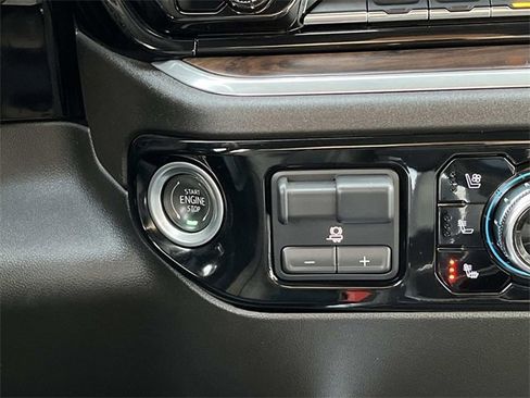 Used 2024 GMC Sierra 2500 SLT w/ SLT Premium Package image 18