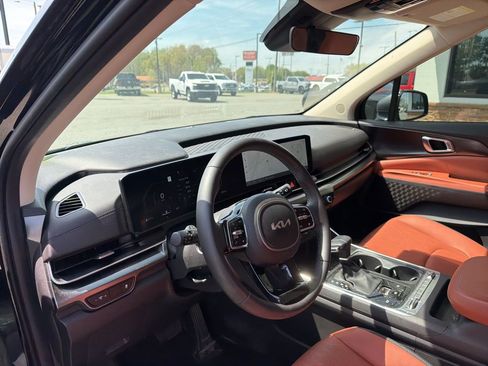 Used 2026 Kia Carnival SX w/ SX Dark Edition Package image 4