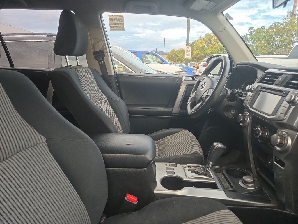 Used 2015 Toyota 4Runner SR5 AWD/4WD image 10