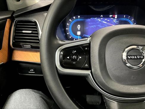 Certified 2023 Volvo XC90 B5 Plus AWD/4WD image 11