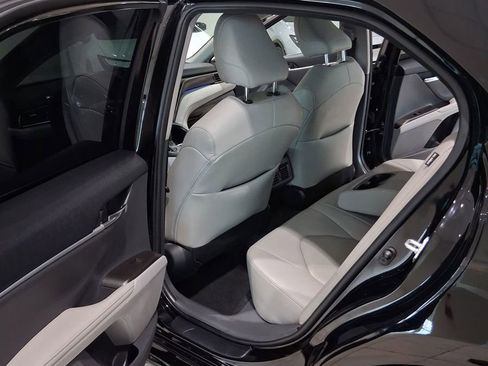 Used 2023 Toyota Camry XLE image 9