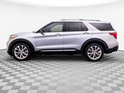Used 2023 Ford Explorer Platinum w/ Technology Package AWD/4WD image 2