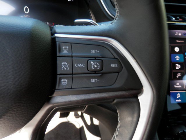 Used 2022 Jeep Grand Cherokee L Limited AWD/4WD image 21