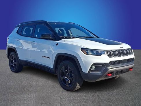 Used 2024 Jeep Compass Trailhawk w/ Trailhawk Convenience Group AWD/4WD image 3
