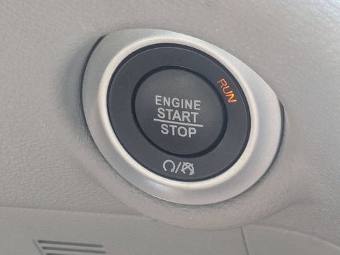 Used 2023 Chrysler Pacifica Touring-L FWD image 20