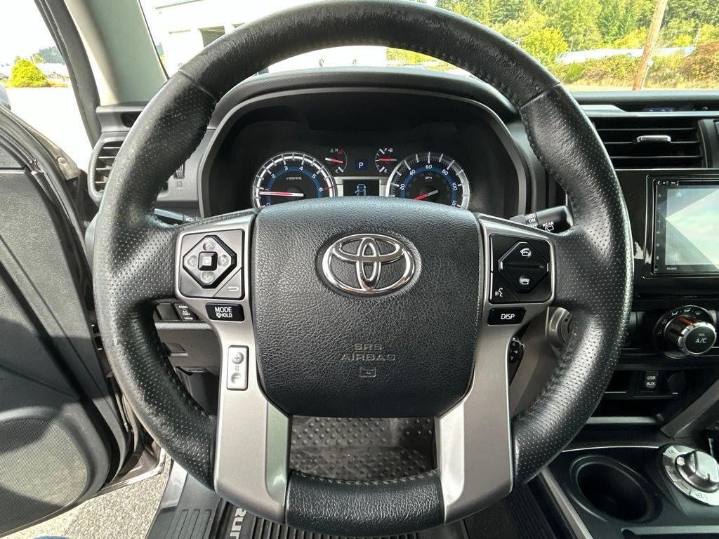 Used 2018 Toyota 4Runner SR5 AWD/4WD image 18