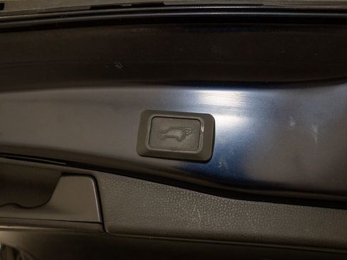 Used 2023 Toyota RAV4 XLE Premium image 7