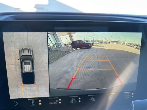 Used 2022 Chevrolet Silverado 1500 LTZ w/ Z71 Off-Road Package image 17