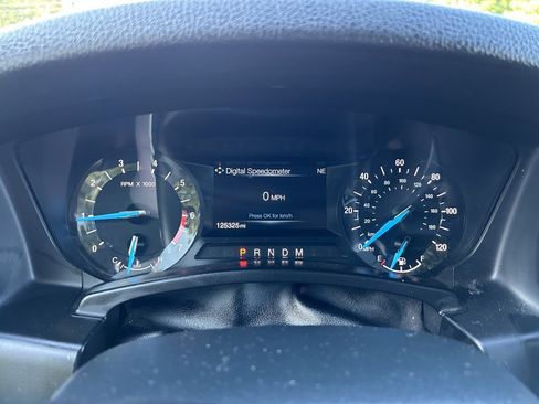 Used 2017 Ford Expedition XLT AWD/4WD image 5