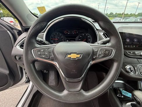 Used 2021 Chevrolet Malibu LT FWD image 18