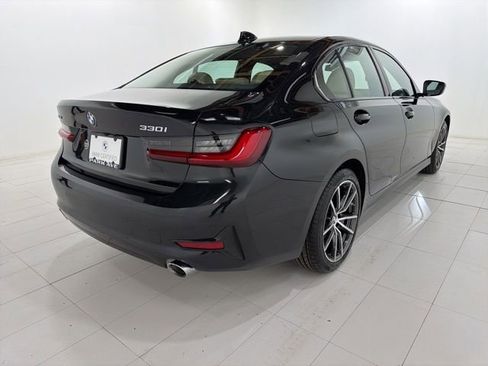 Certified 2022 BMW 330i xDrive Sedan w/ Driving Assistance Package image 5