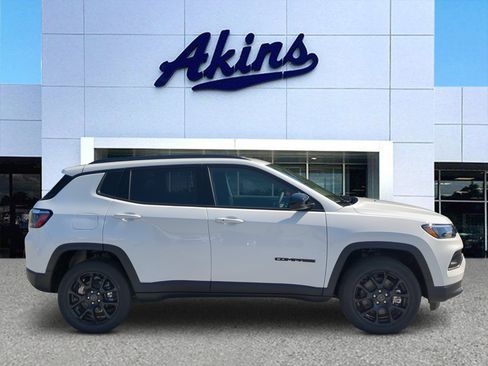 New 2026 Jeep Compass Latitude AWD/4WD image 1