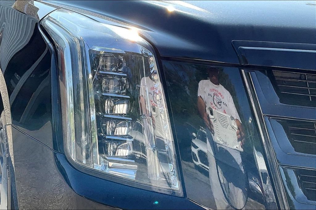 Used 2016 Cadillac Escalade ESV Luxury AWD/4WD image 33