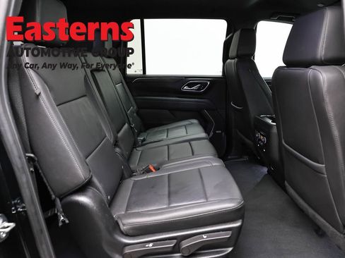 Used 2024 Chevrolet Suburban LT image 24