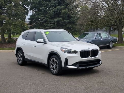 Certified 2023 BMW X1 xDrive28i w/ Premium Package AWD/4WD image 4