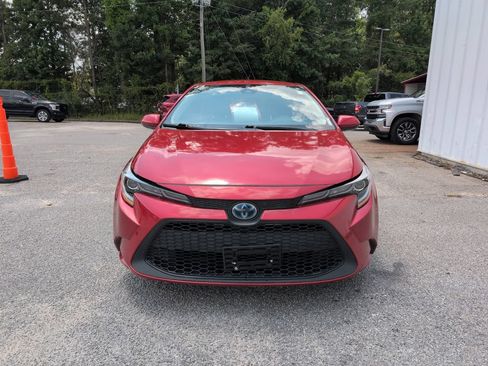 Used 2021 Toyota Corolla LE FWD image 3