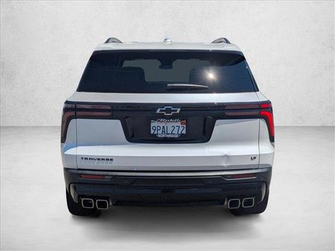 Used 2024 Chevrolet Traverse LT w/ Enhanced Driving Package FWD image 7