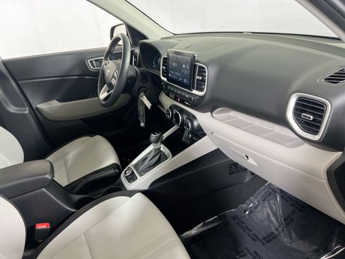 Used 2023 Hyundai Venue SEL image 27