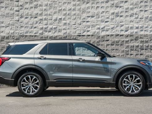 Used 2026 Ford Explorer ST-Line AWD/4WD image 4