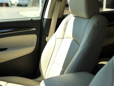 Used 2018 Buick Enclave Essence FWD image 15