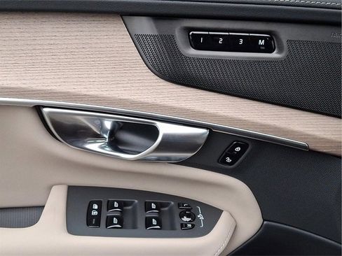 New 2025 Volvo XC90 B5 Plus w/ Protection Package Premier image 9