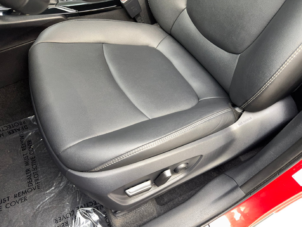 Used 2024 Toyota Corolla Cross XLE w/ Convenience Package AWD/4WD image 30
