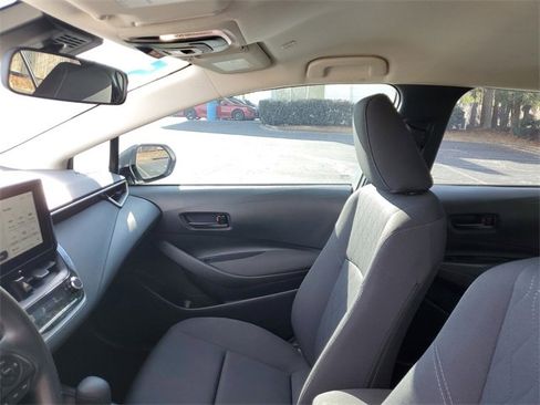 Used 2025 Toyota Corolla LE image 17