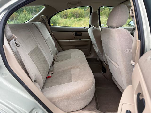 Used 2005 Ford Taurus SE FWD image 20