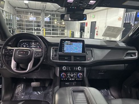 Used 2023 GMC Yukon XL SLT w/ SLT Premium Package image 32