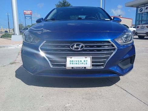 Used 2022 Hyundai Accent SE FWD image 2
