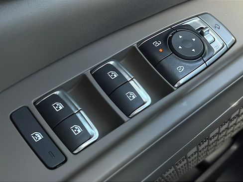 New 2026 Kia Carnival EX FWD image 18