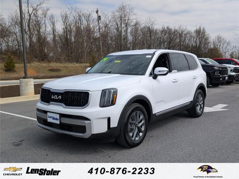 Used 2024 Kia Telluride LX image 1