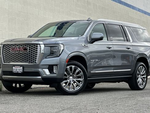 Certified 2021 GMC Yukon XL Denali w/ Denali Premium Package AWD/4WD image 8