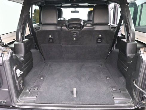 Used 2018 Jeep Wrangler Unlimited Sahara w/ Cold Weather Group AWD/4WD image 10