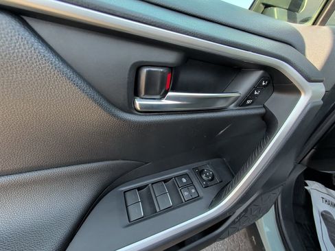 Used 2022 Toyota RAV4 XLE Premium image 11