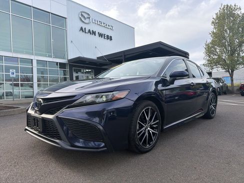 Used 2022 Toyota Camry SE w/ Cold Weather Package AWD/4WD image 1