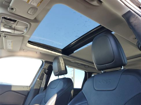 Used 2022 Jeep Cherokee Latitude Lux w/ Sun & Sound Group image 12