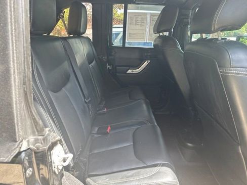 Used 2017 Jeep Wrangler Unlimited Sahara w/ Connectivity Group AWD/4WD image 20