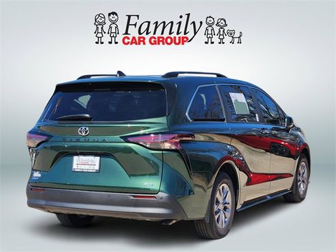 New 2026 Toyota Sienna XLE image 4