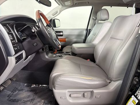 Used 2019 Toyota Sequoia Platinum w/ Carpet Mat Package (TMS) AWD/4WD image 20