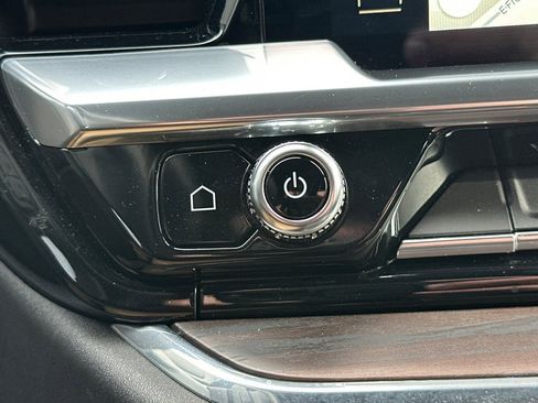 Used 2023 GMC Sierra 1500 SLT w/ SLT Premium Plus Package image 31