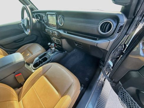 Used 2022 Jeep Wrangler Unlimited Sahara w/ Cold Weather Group AWD/4WD image 33