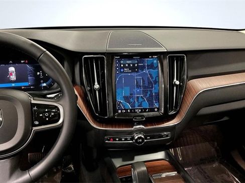 Certified 2023 Volvo XC60 B5 Plus w/ Climate Package image 6