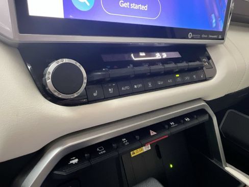 Used 2023 Toyota Sequoia Capstone AWD/4WD image 23