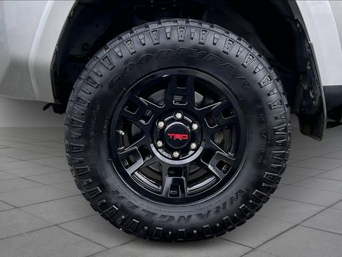 Used 2016 Toyota 4Runner SR5 Premium image 9