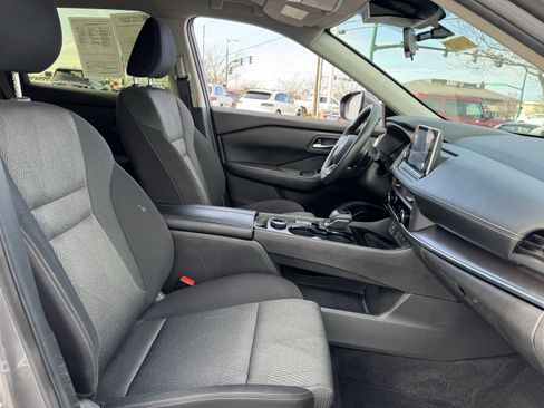 Used 2024 Nissan Rogue SV image 37