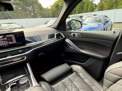 Used 2024 BMW X6 xDrive40i w/ Parking Assistance Package AWD/4WD image 18