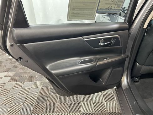 Used 2015 Nissan Altima 2.5 SV image 18