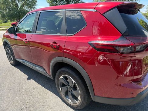 Used 2025 Nissan Rogue SV AWD/4WD image 6