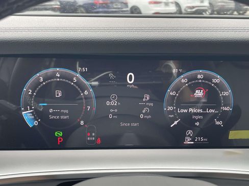 New 2026 Volkswagen Tiguan SE FWD image 21